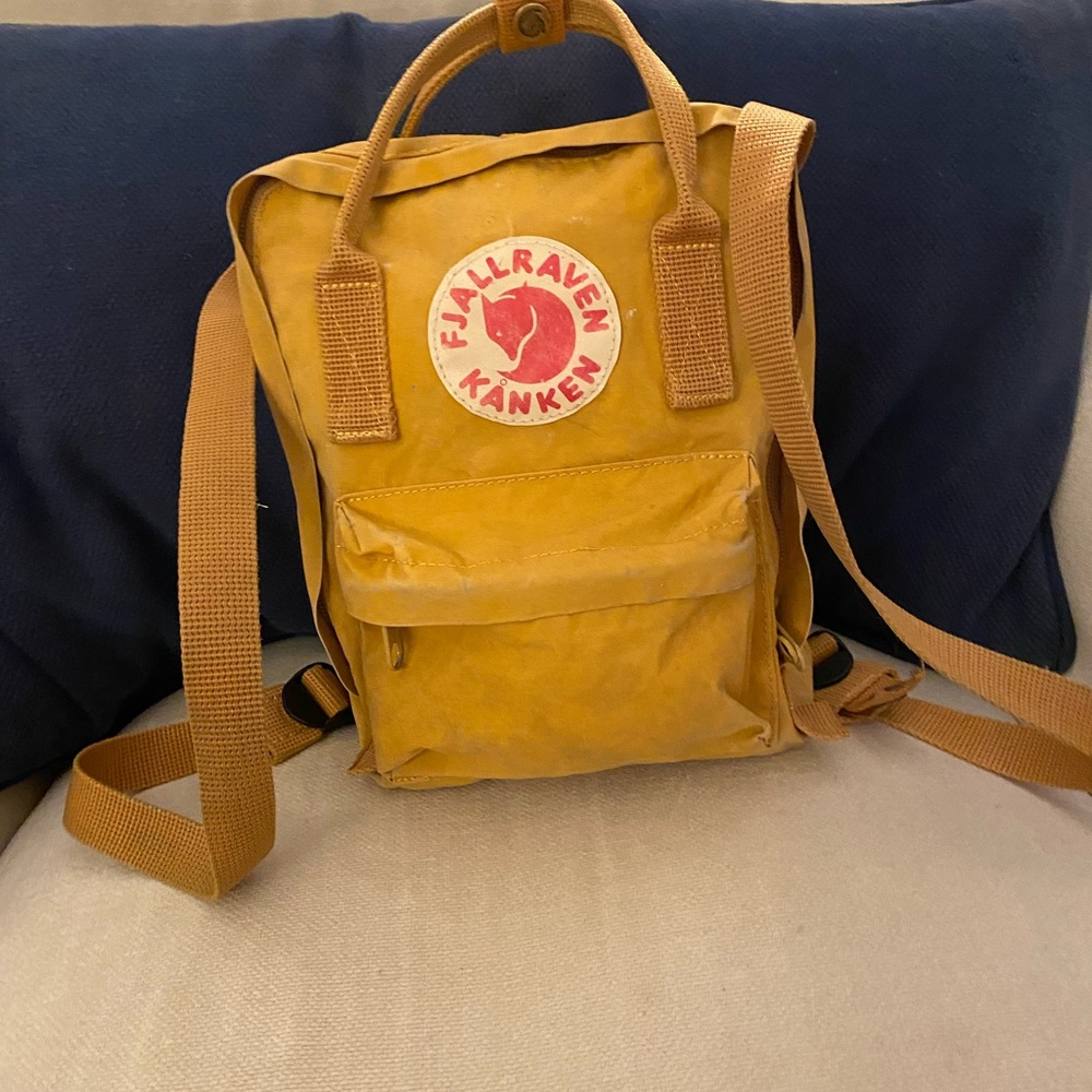 Fjallraven Mini Backpack Gold pre-loved! Style 23561